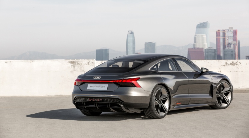  Audi e-tron GT Concept 